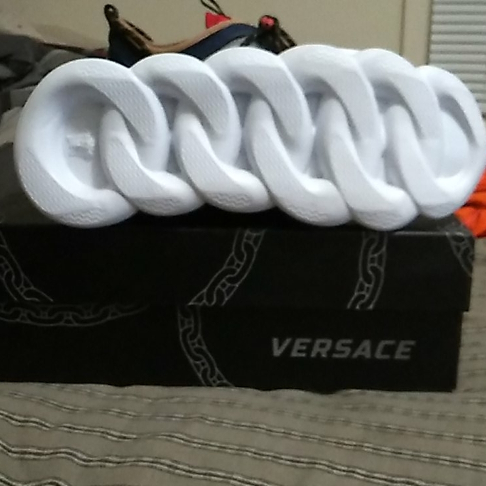 Shoes - Picture 3 of 4